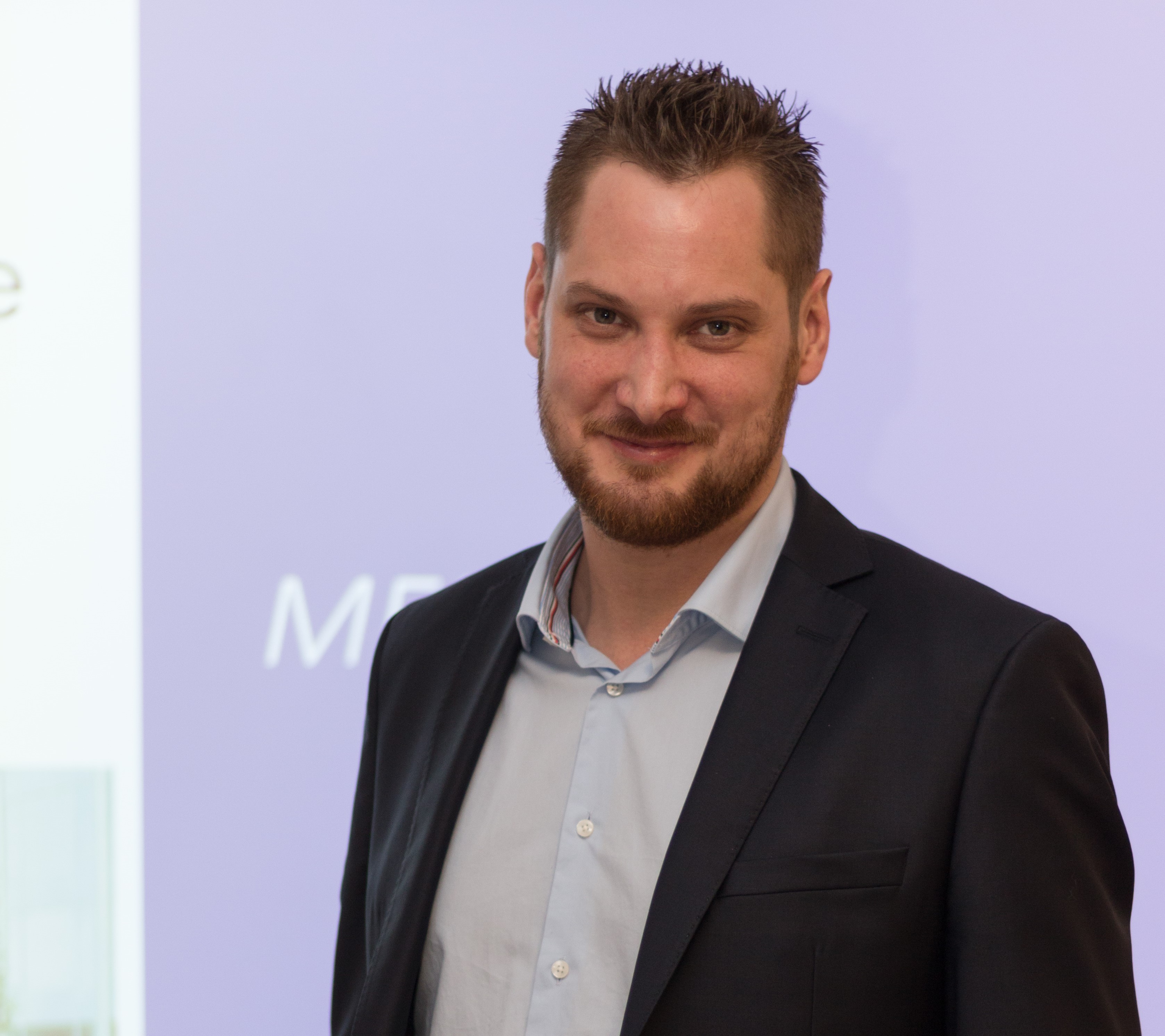 qodef-team-image